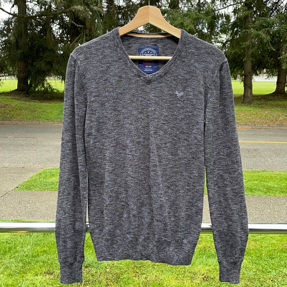 American Eagle V neck sweater